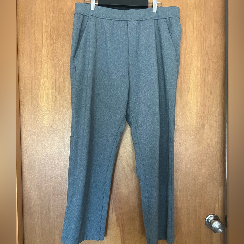 Lululemon Men’s Casual Sweatpants Size XL in grayish sage